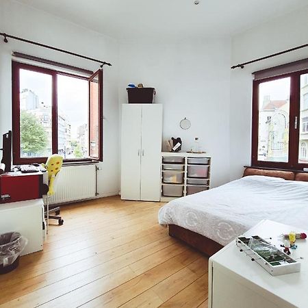 Room At Chicken'S Shared Appartment Brussel Buitenkant foto